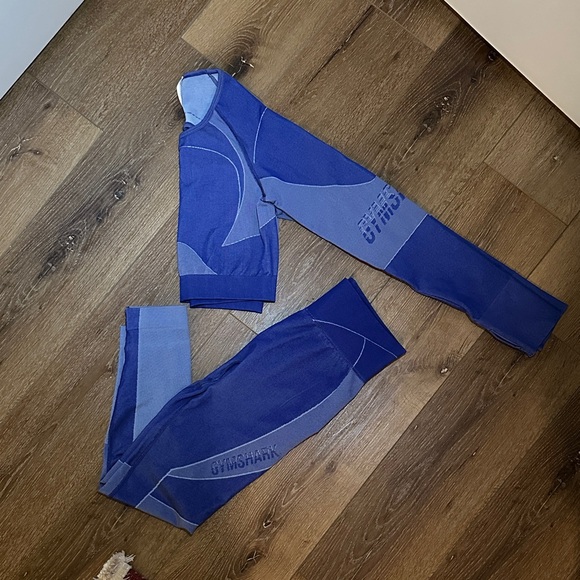 Gymshark Two-Tone Blue Workout Set - Picture 6 of 6